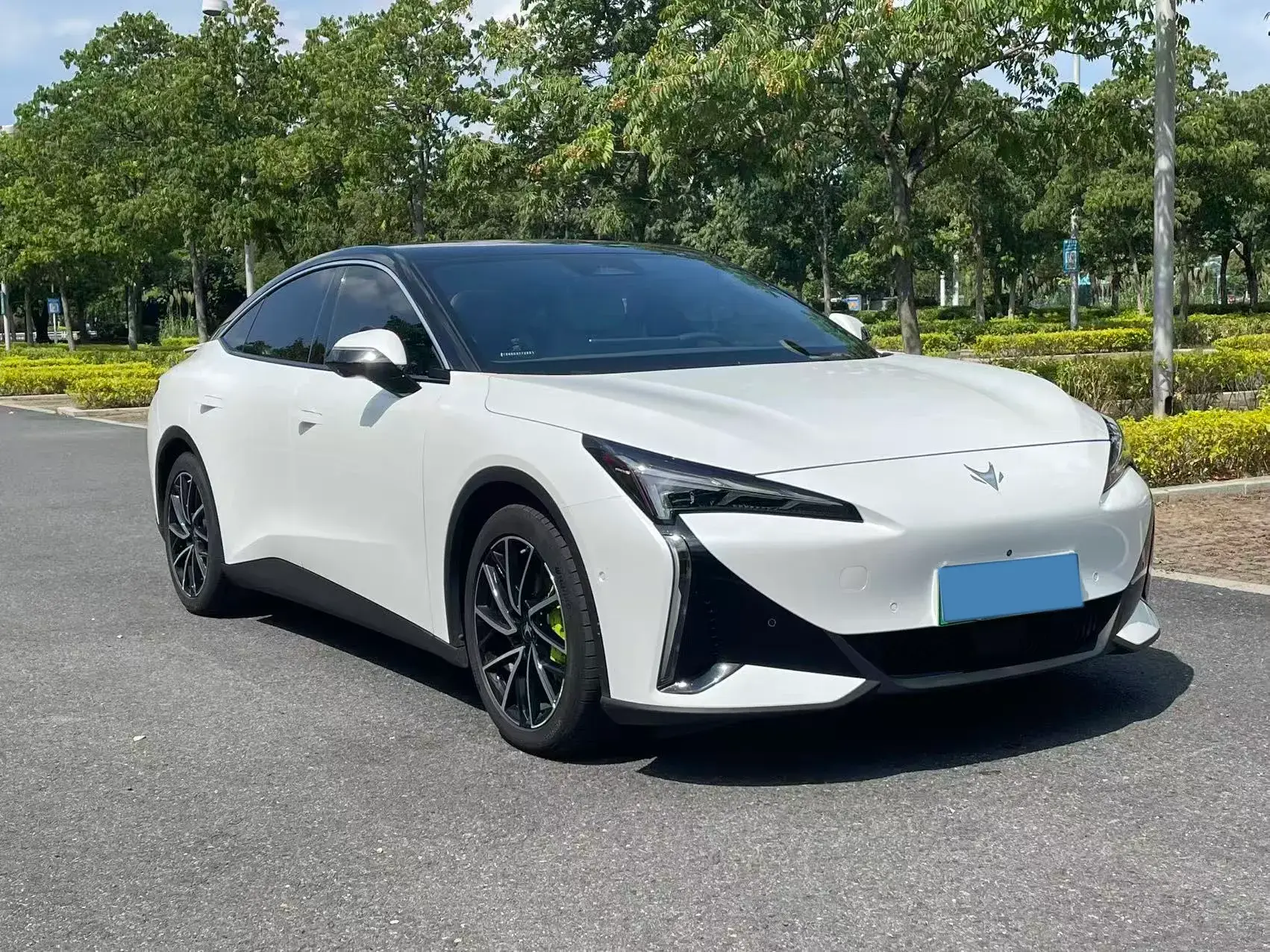 2024 ARCFOX ΑS5 thumbnail 3