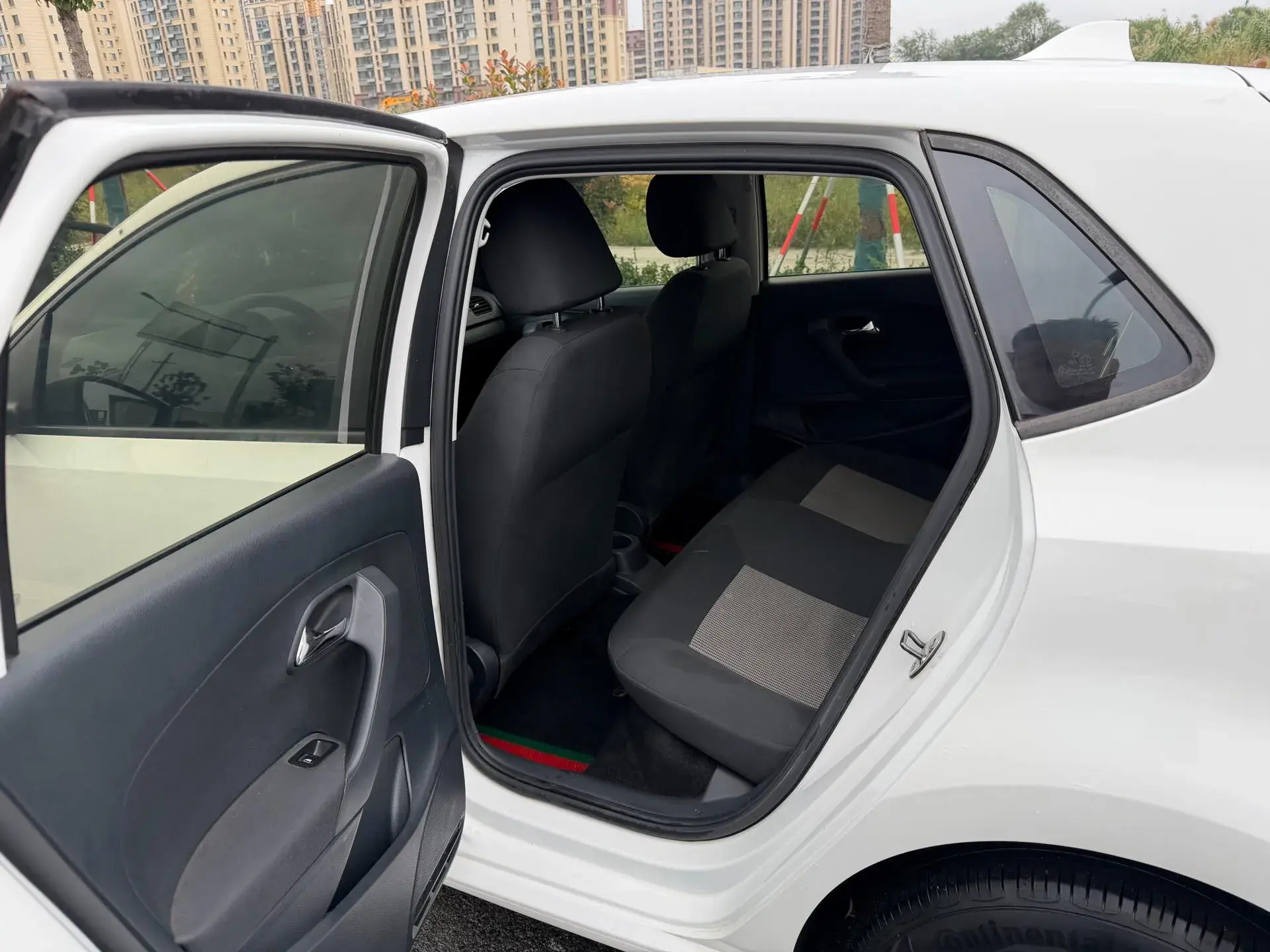 2016 VOLKSWAGEN POLO thumbnail 4