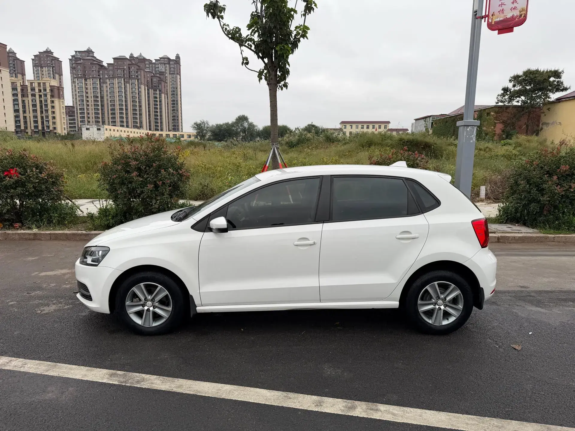 2016 VOLKSWAGEN POLO thumbnail 2