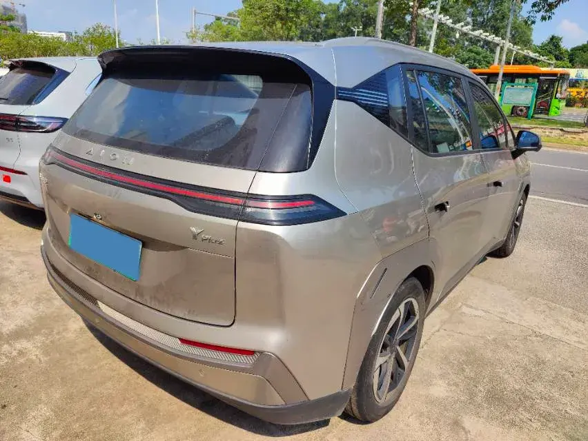 2023 AION Y thumbnail 3