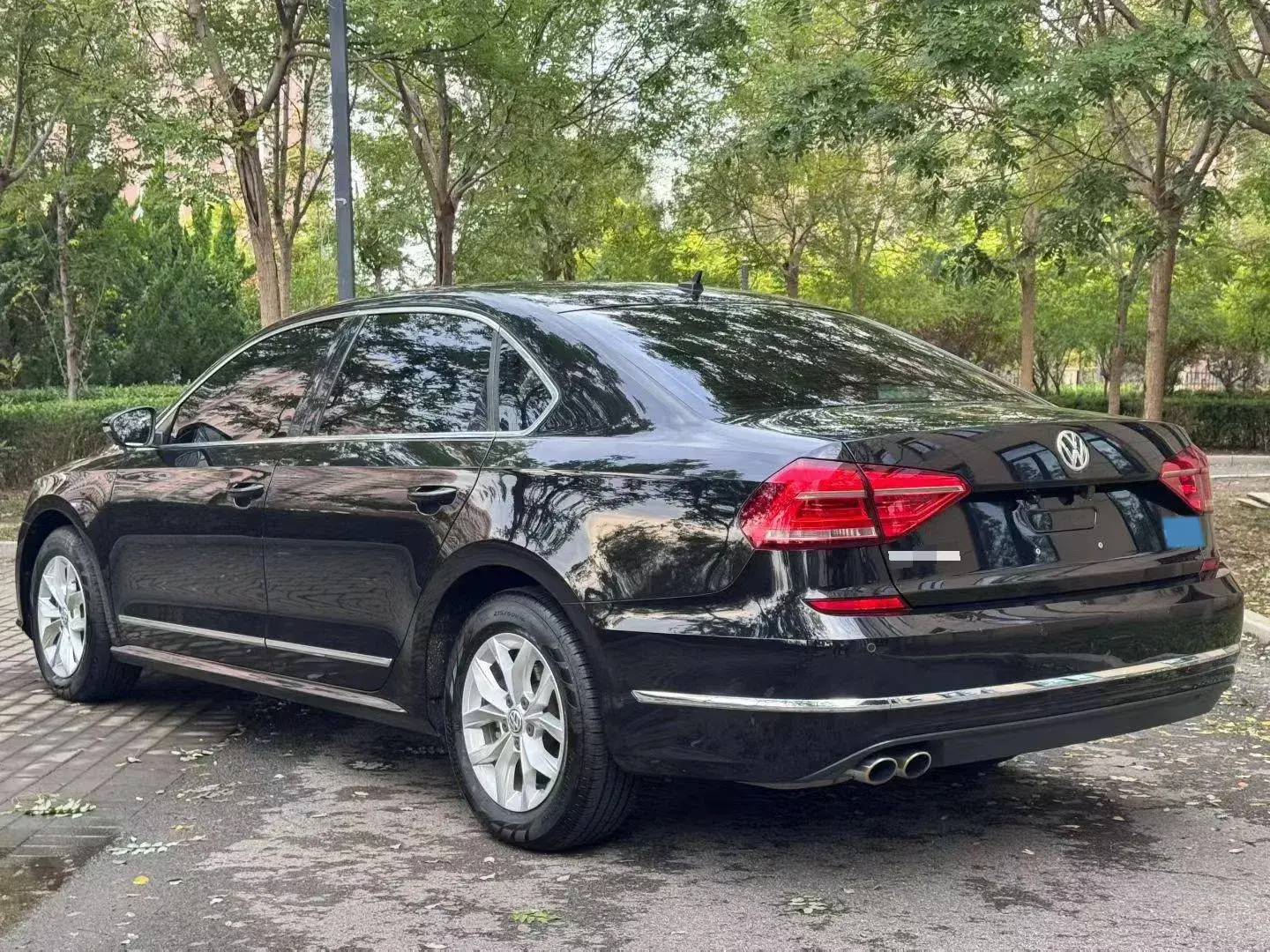 2017 VOLKSWAGEN PASSAT thumbnail 2