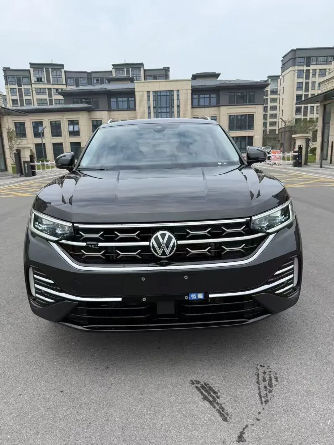 2023 VOLKSWAGEN TAYRON thumbnail 3