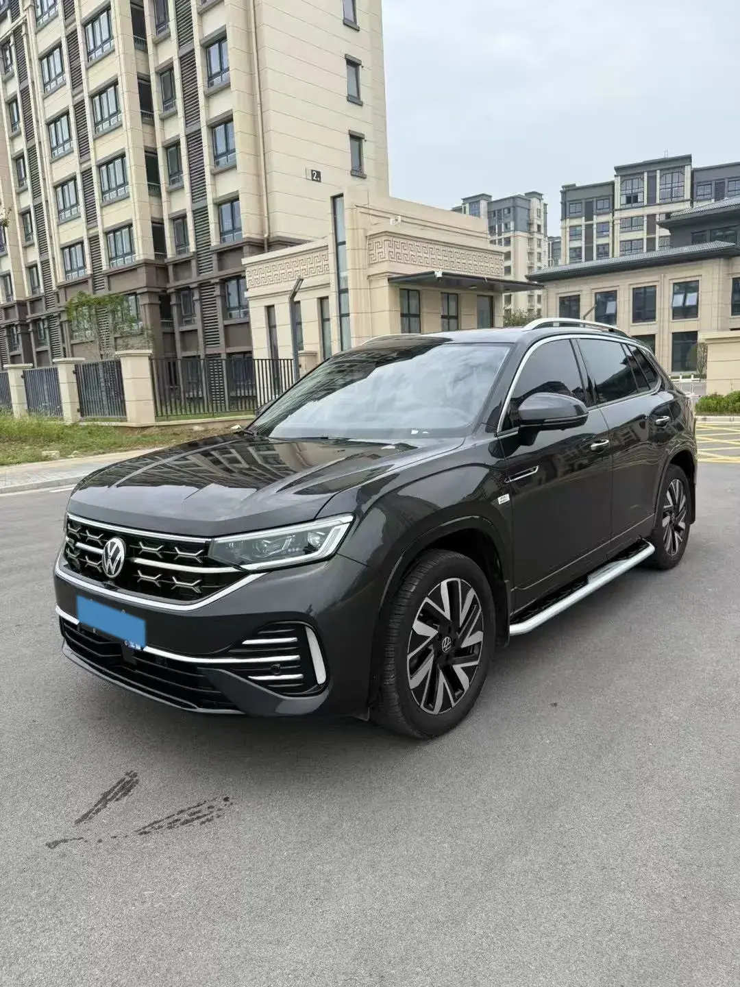 2023 VOLKSWAGEN TAYRON view 1