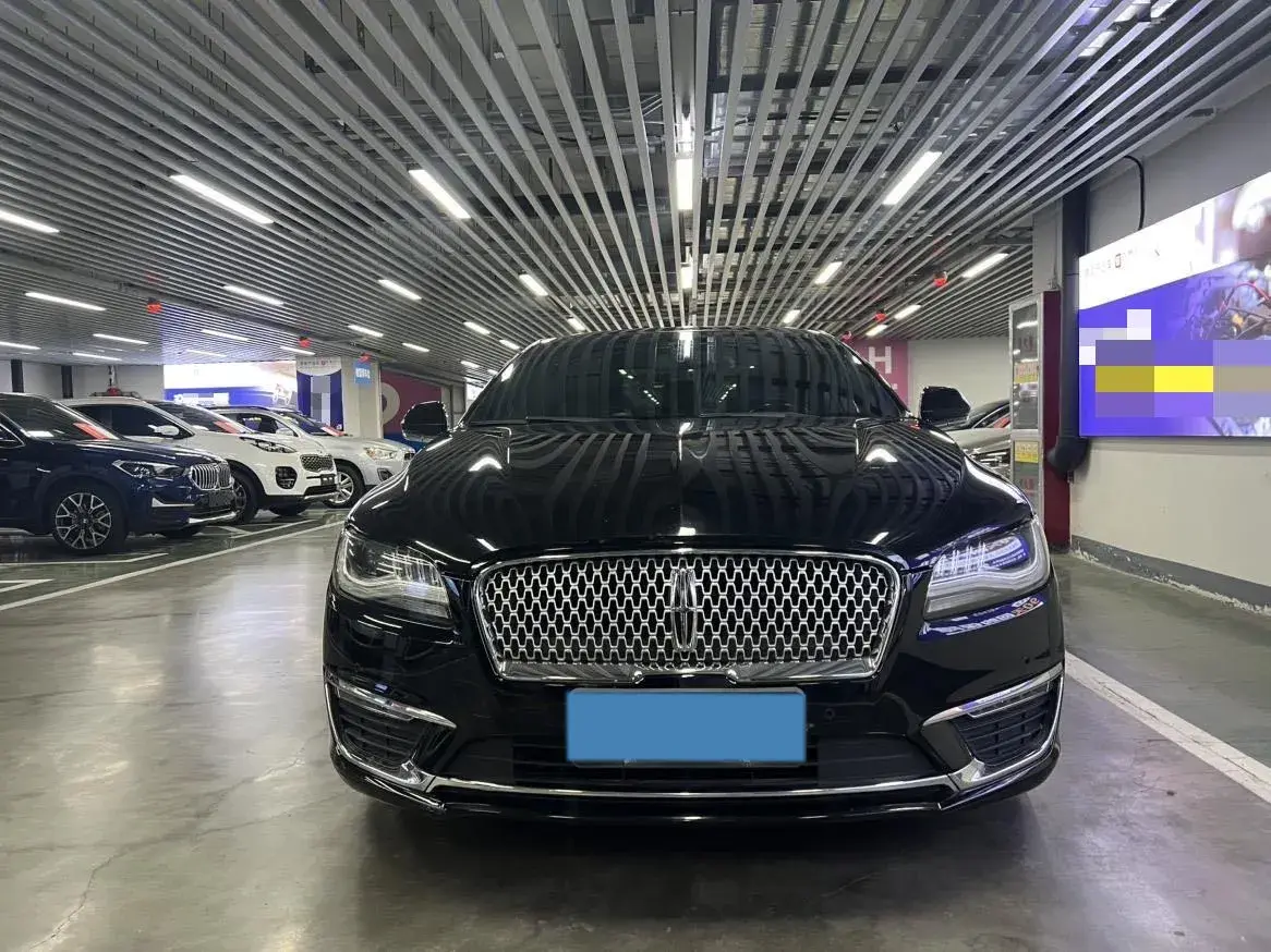 2017 LINCOLN MKZ thumbnail 3