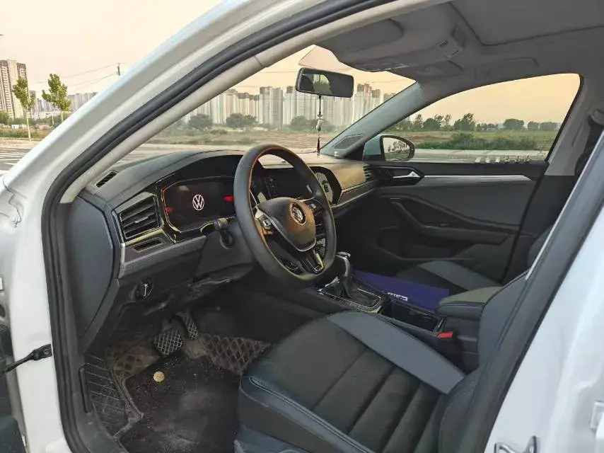 2022 VOLKSWAGEN SAGITAR thumbnail 4