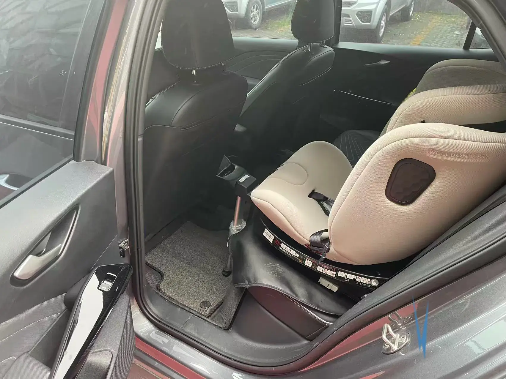 2023 VOLKSWAGEN ID.3 thumbnail 4