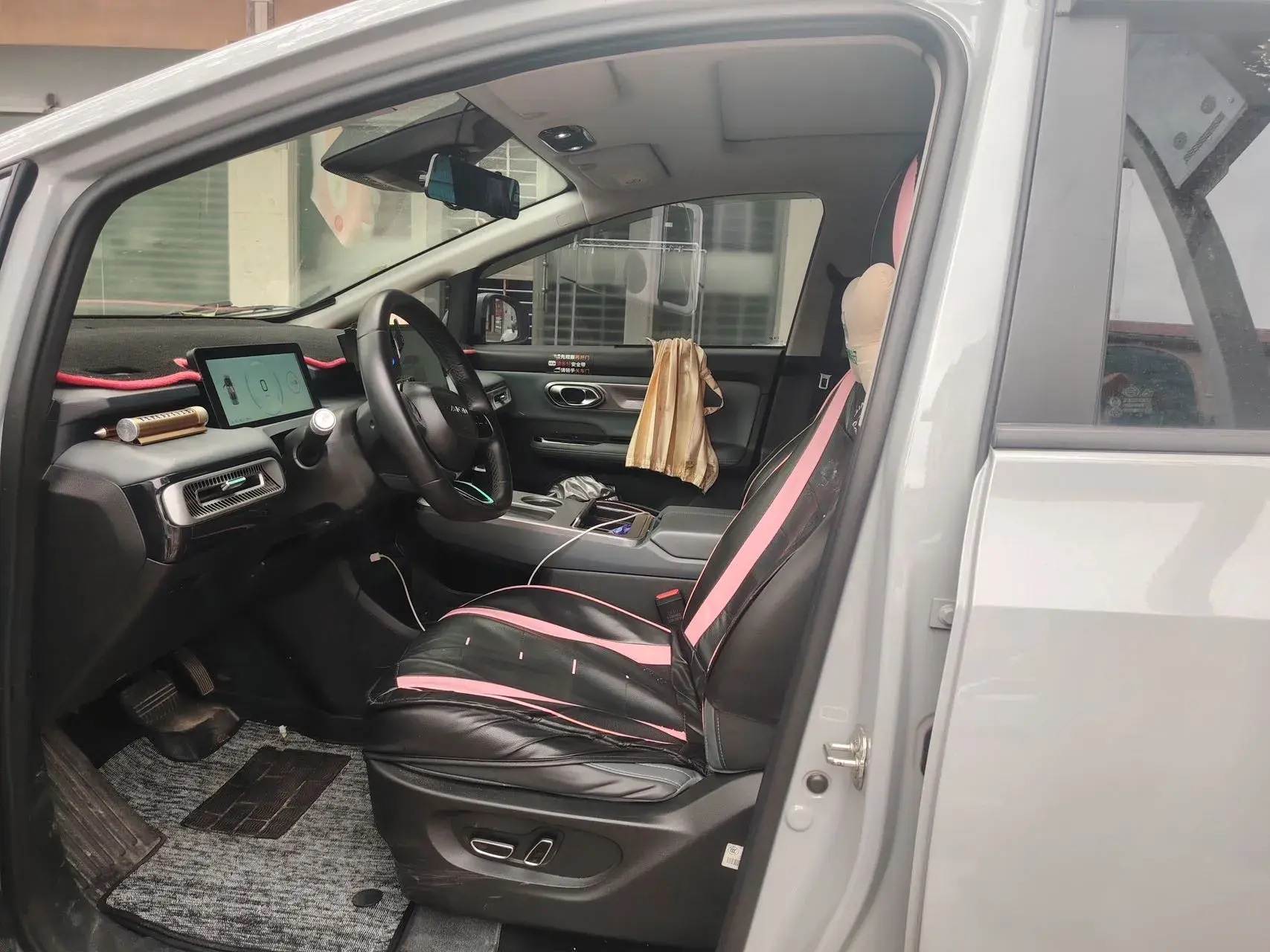 2023 AION Y thumbnail 4