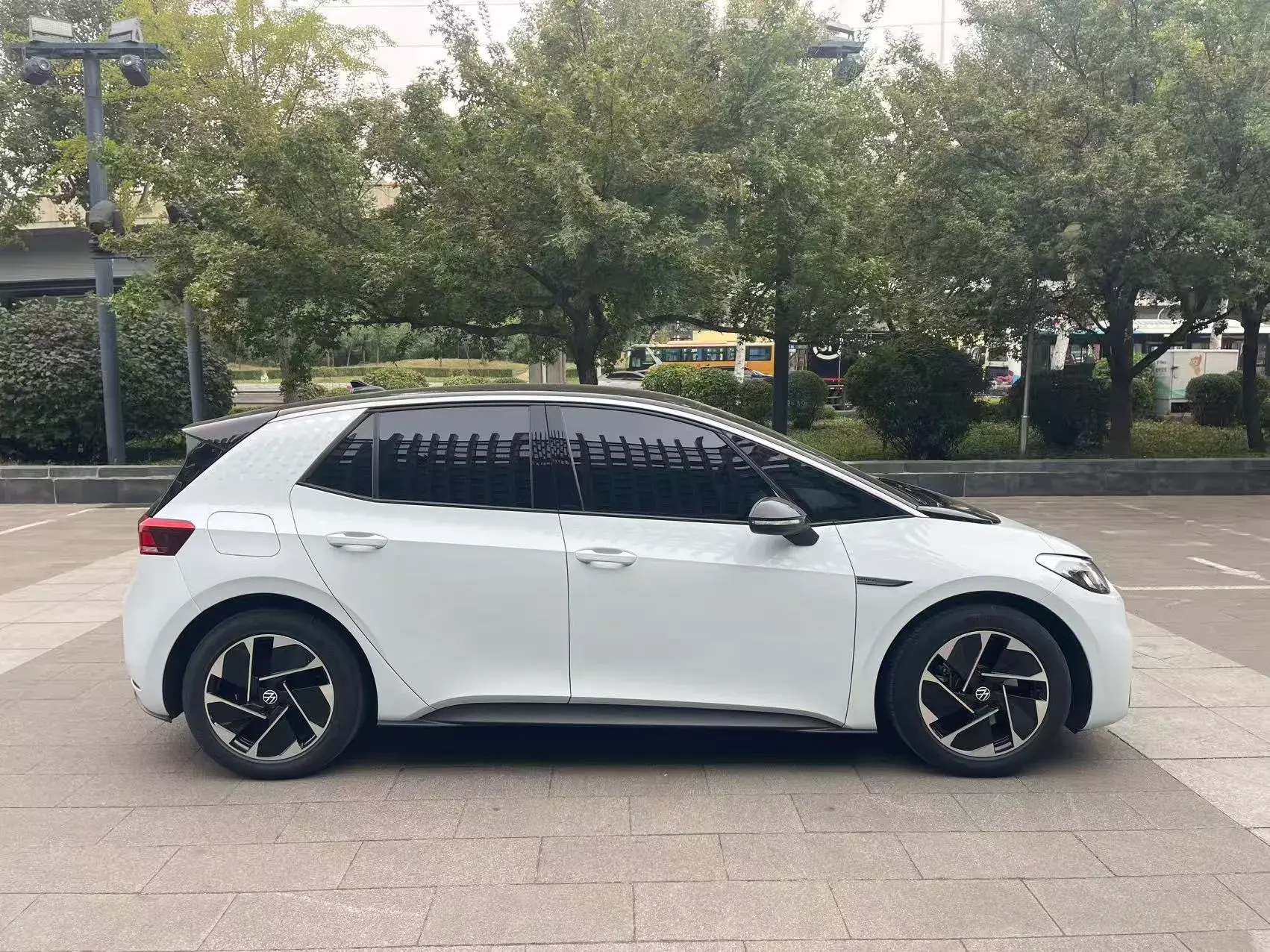 2023 VOLKSWAGEN ID.3 thumbnail 4