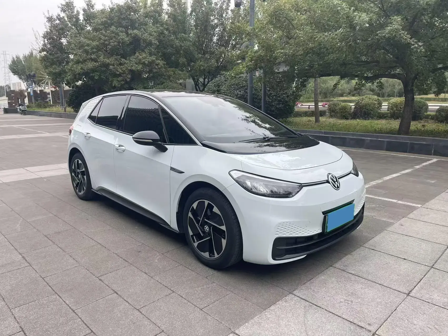 2023 VOLKSWAGEN ID.3 thumbnail 3