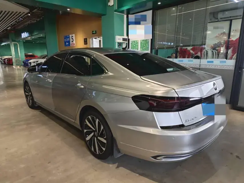 2022 VOLKSWAGEN PASSAT thumbnail 4