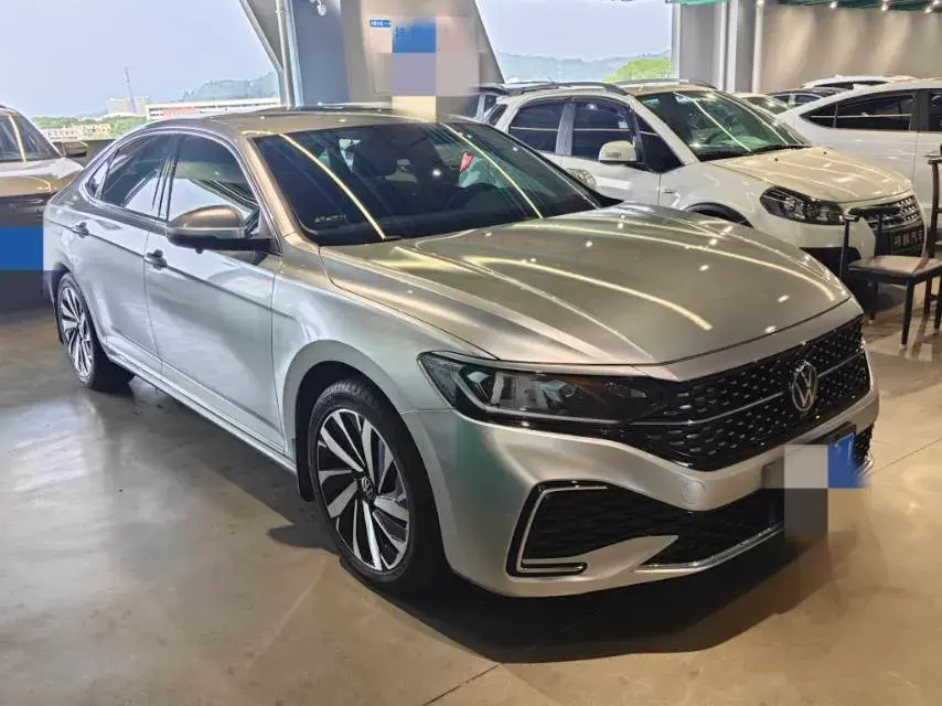 2022 VOLKSWAGEN PASSAT thumbnail 3