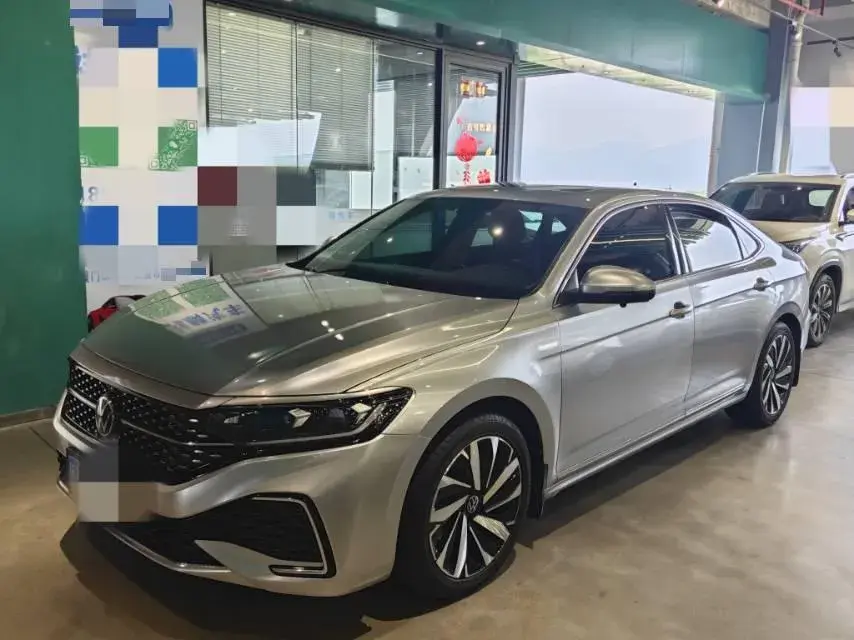 2022 VOLKSWAGEN PASSAT view 1