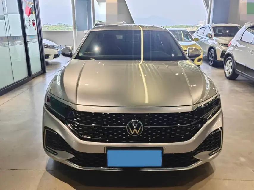 2022 VOLKSWAGEN PASSAT thumbnail 2