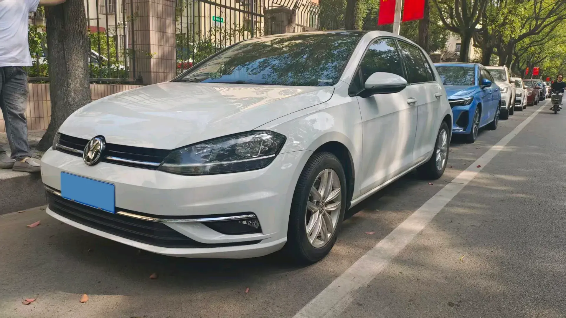 2019 VOLKSWAGEN GOLF view 1