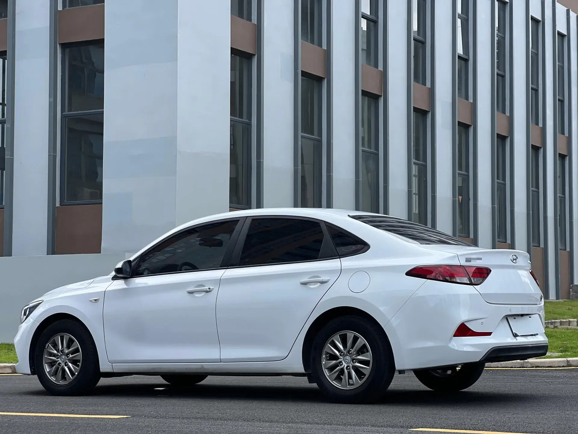 2017 HYUNDAI CELESTA thumbnail 2