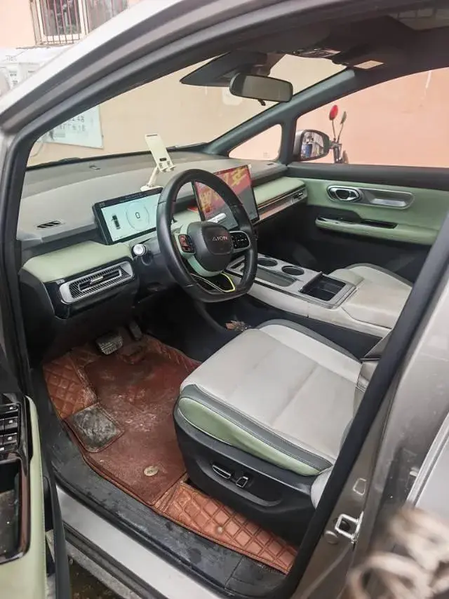 2023 AION Y thumbnail 3