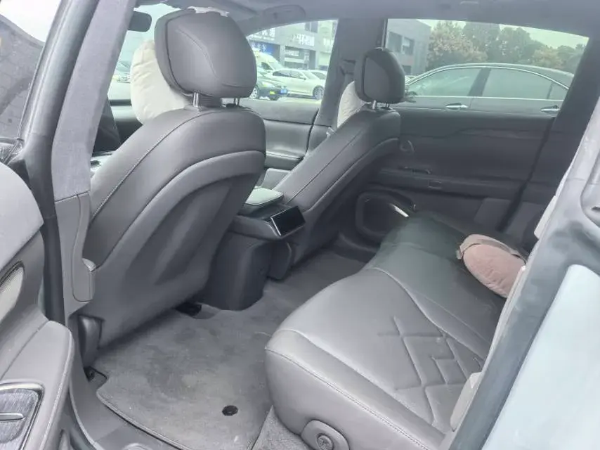 2021 VOLKSWAGEN ID.6 thumbnail 4