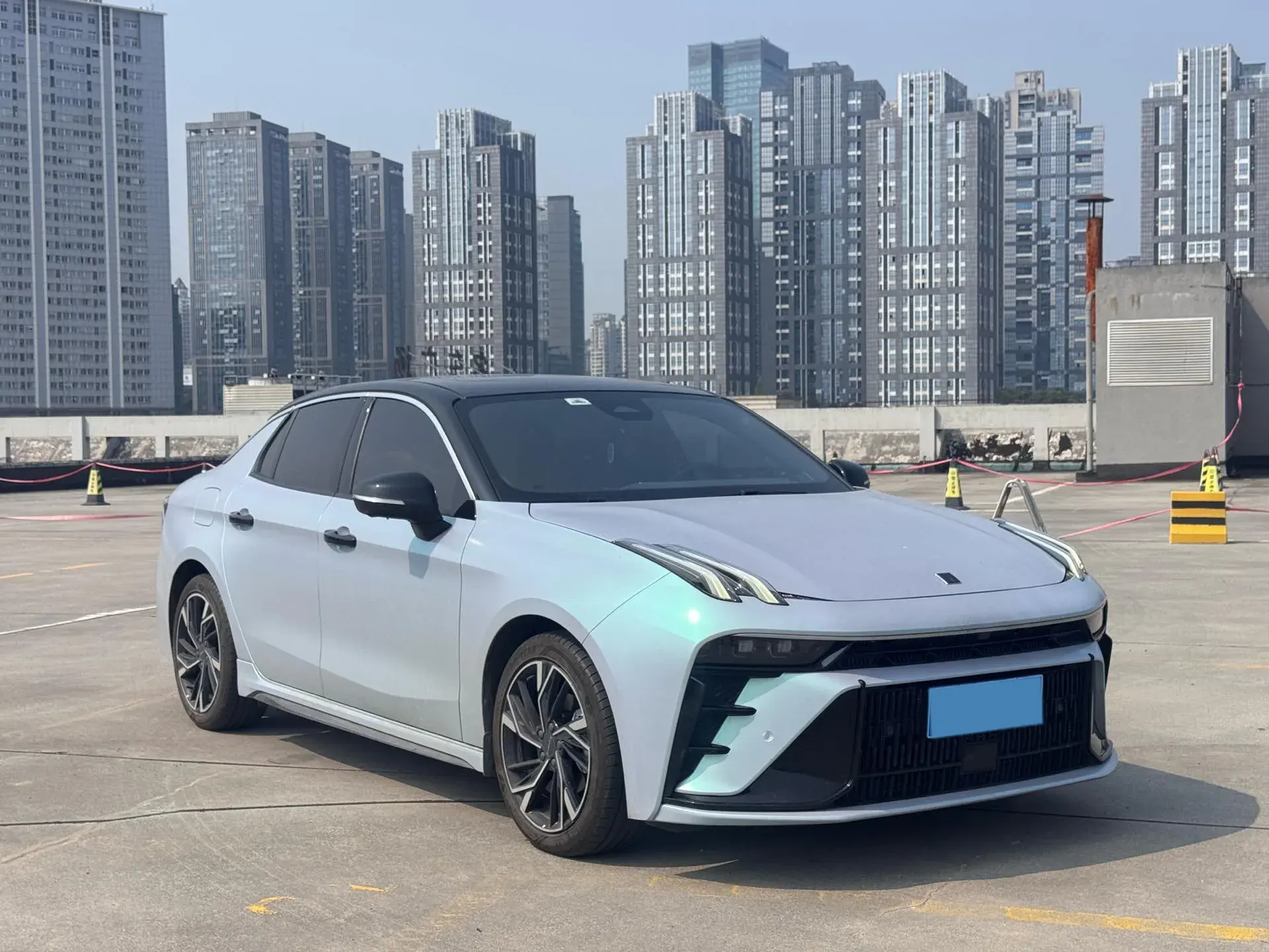 2023 LYNK&CO 03 thumbnail 3