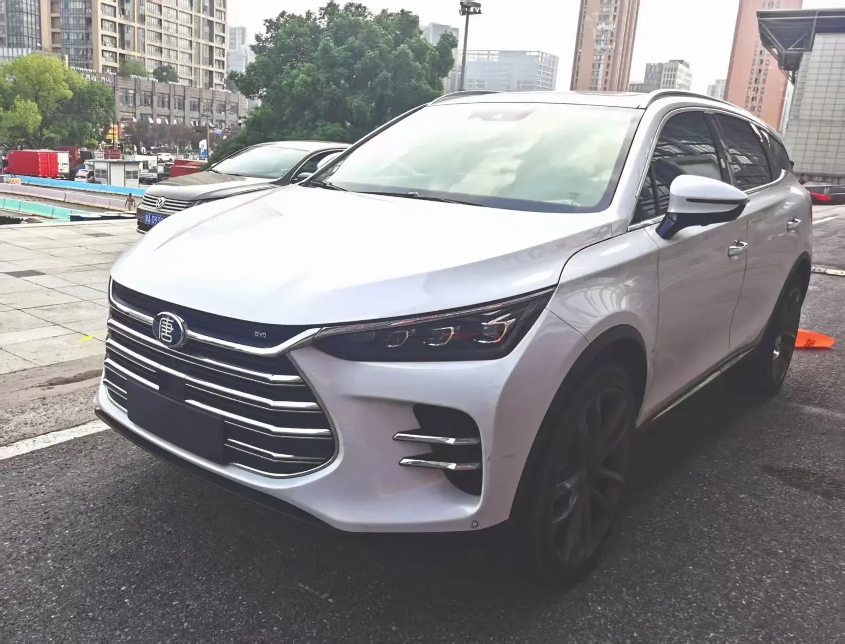 2018 BYD TANG view 1