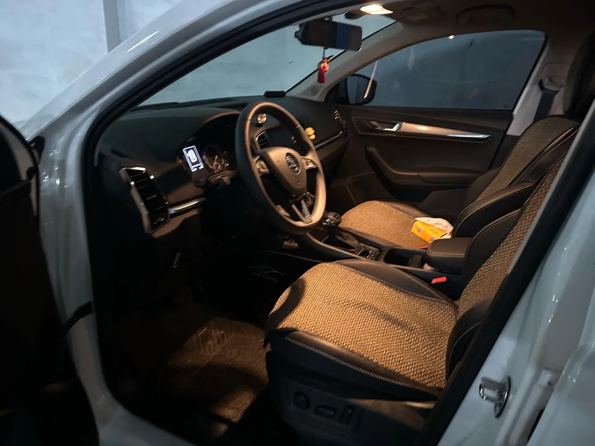 2020 SKODA KAROQ thumbnail 4