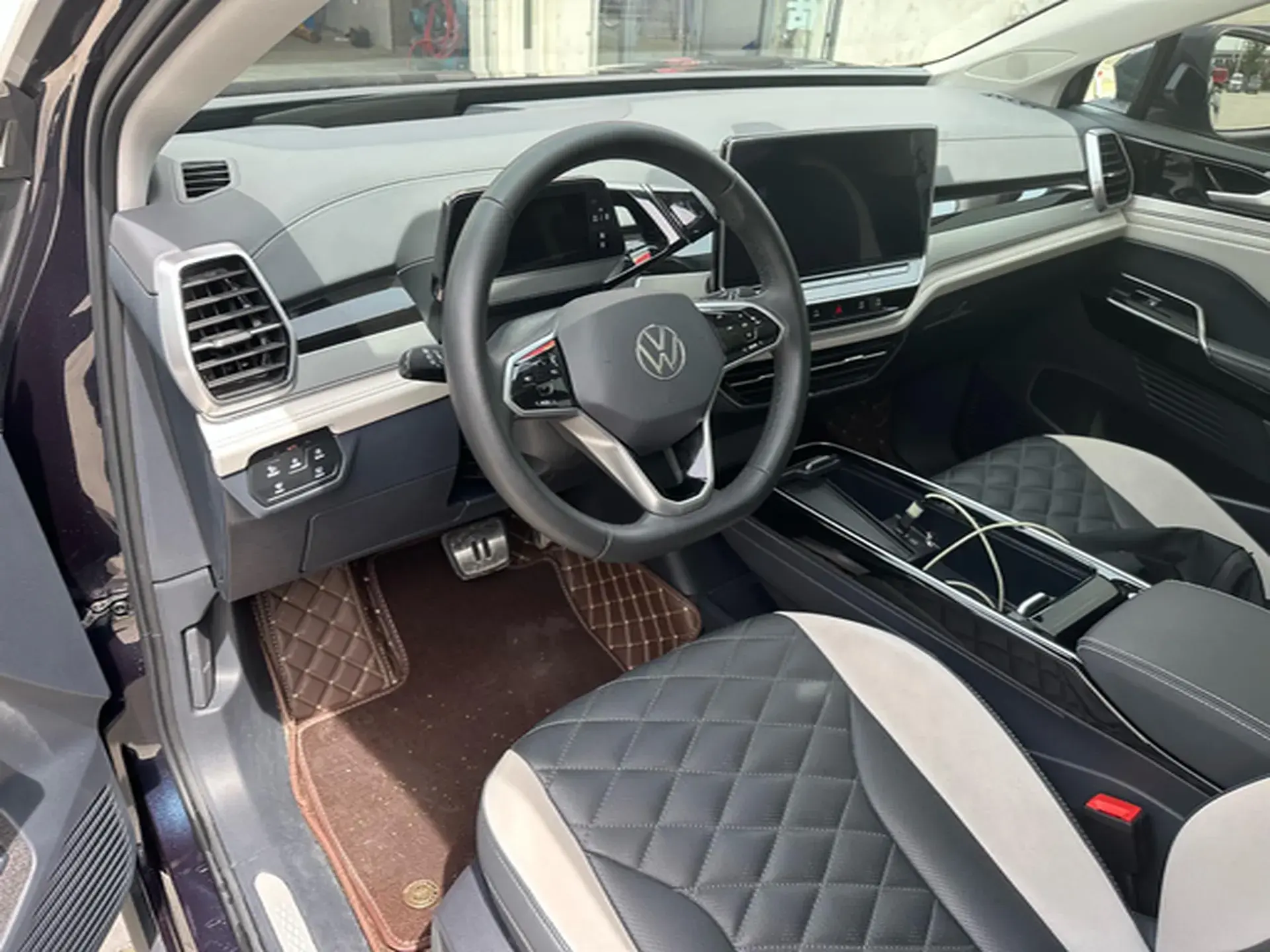 2022 VOLKSWAGEN ID.6 thumbnail 3