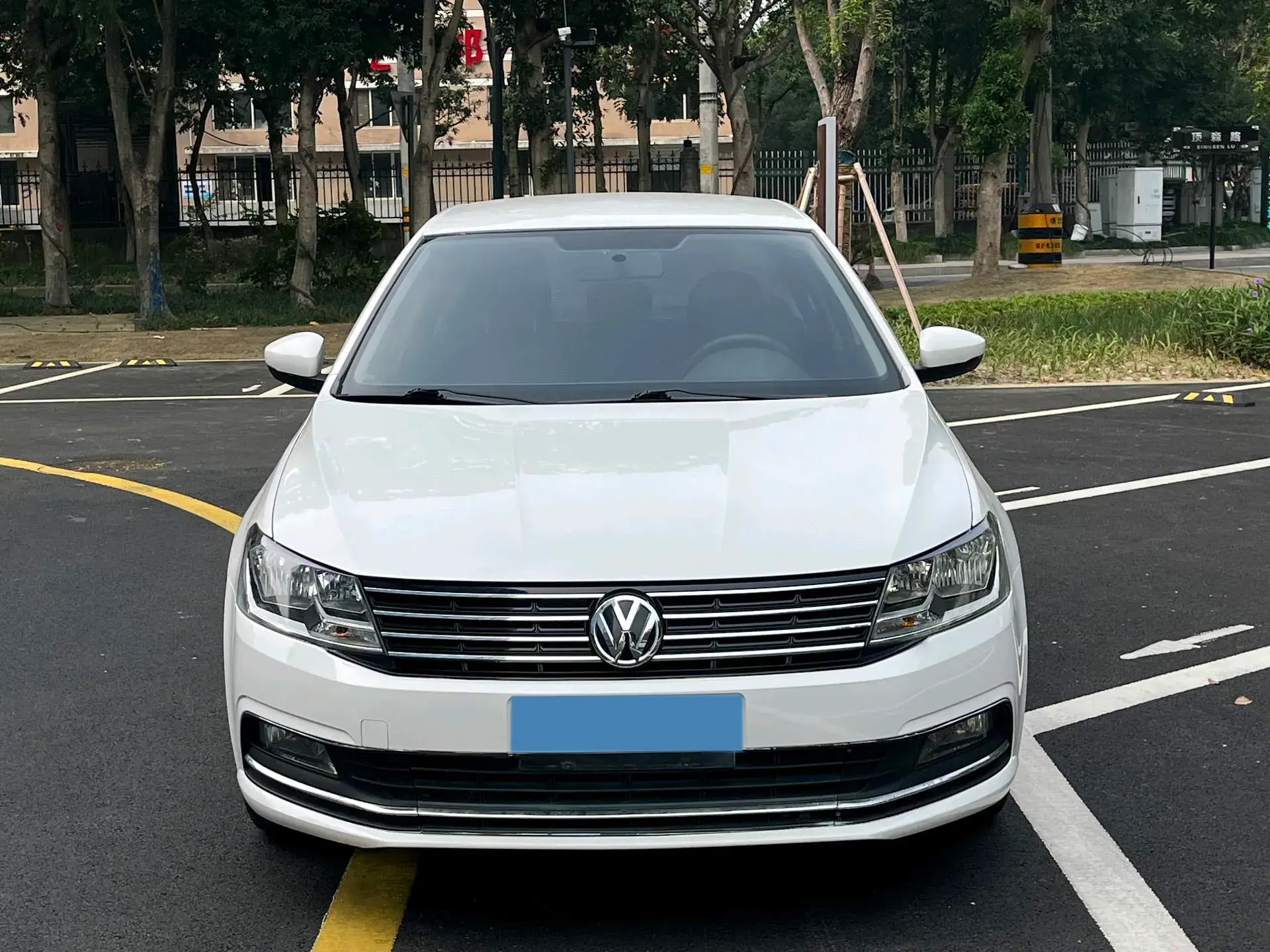 2017 VOLKSWAGEN LAVIDA thumbnail 2