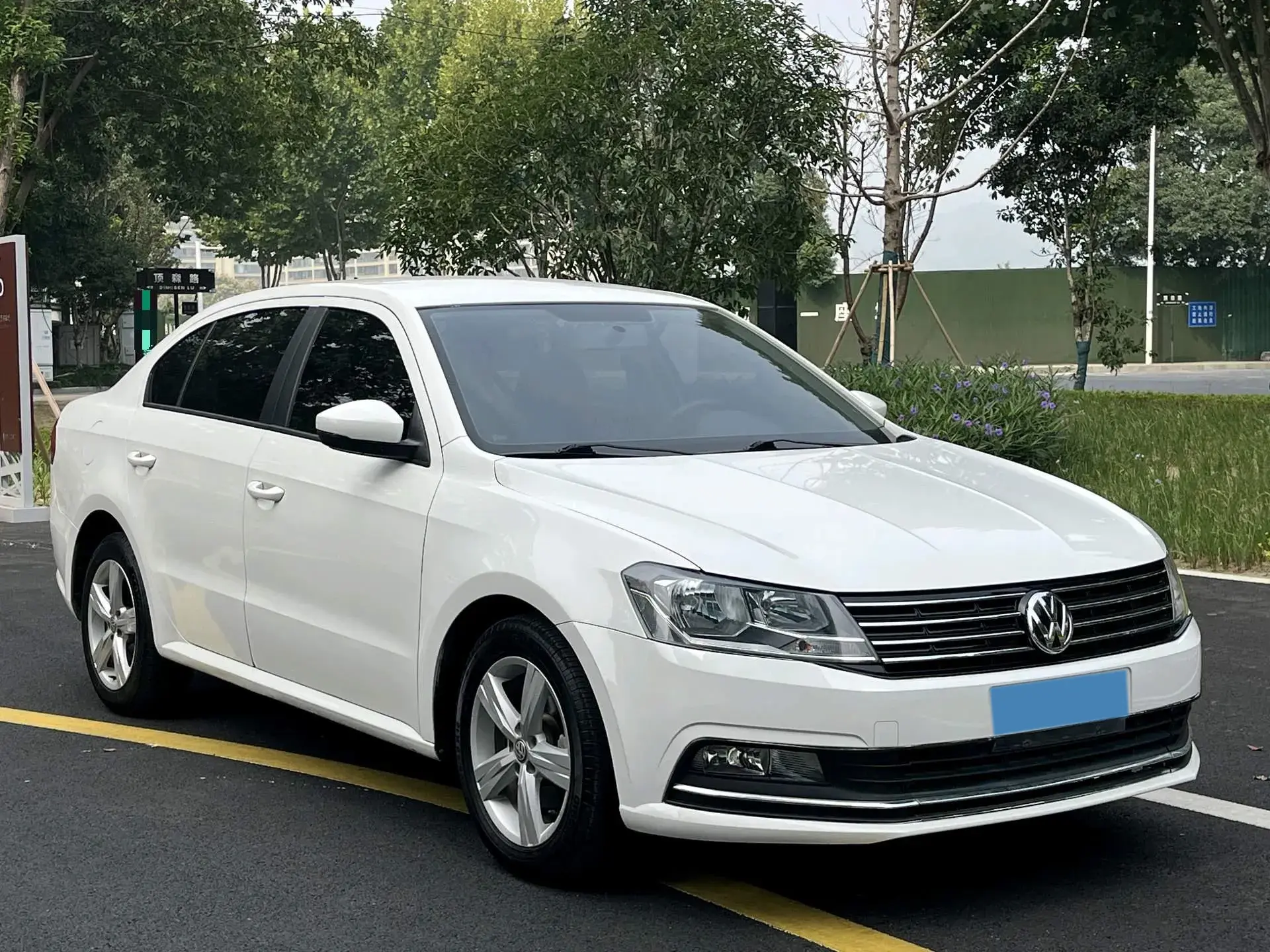 2017 VOLKSWAGEN LAVIDA thumbnail 3