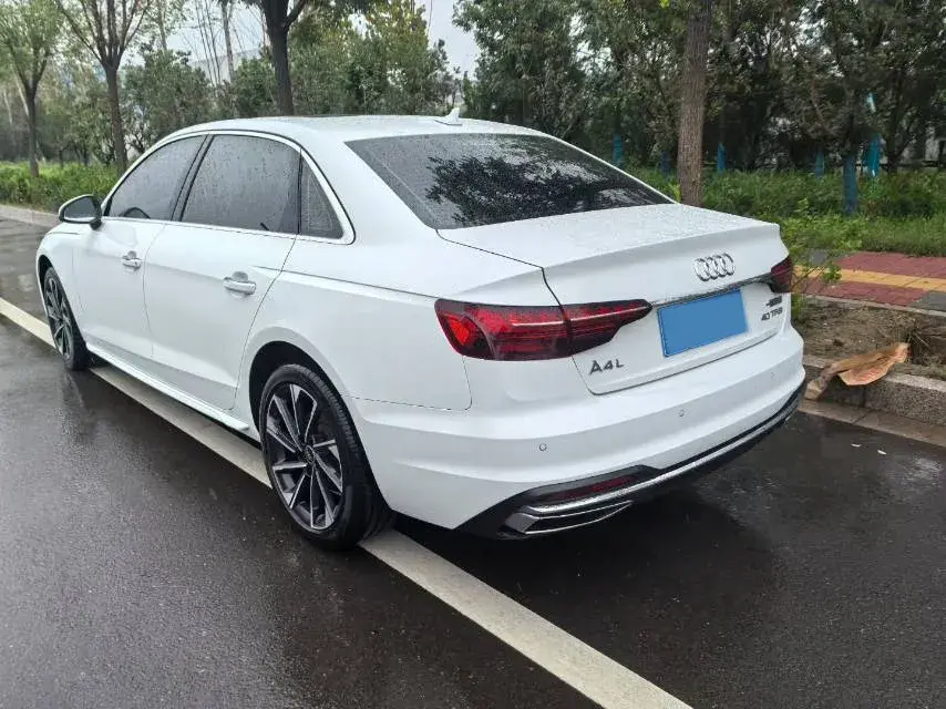 2022 AUDI A4L thumbnail 4