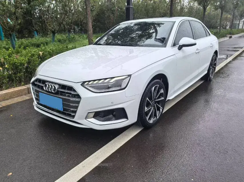 2022 AUDI A4L view 1
