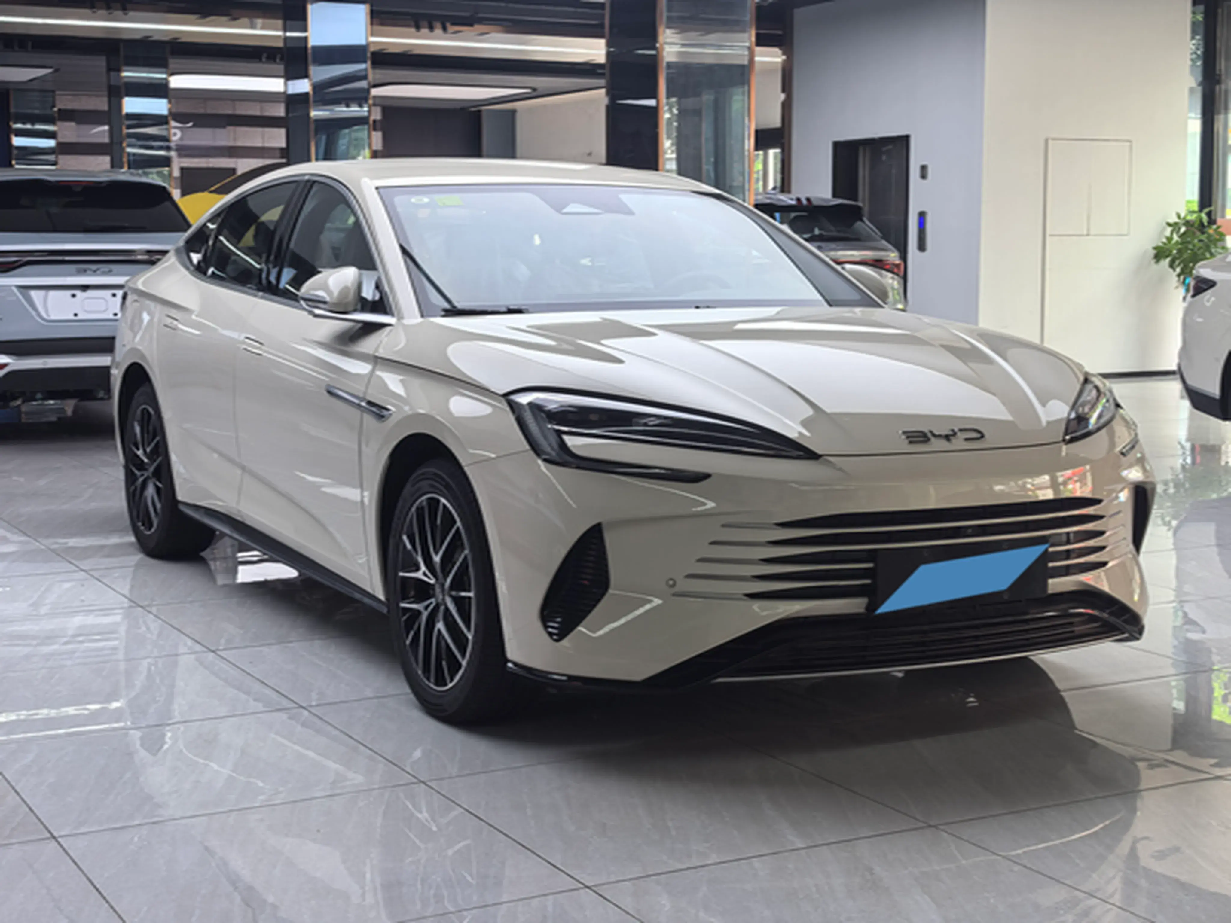 2025 BYD SEAL07 thumbnail 3