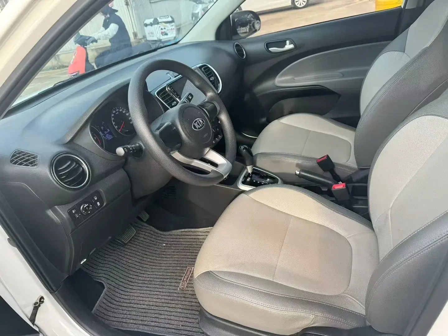 2019 KIA PEGAS thumbnail 4