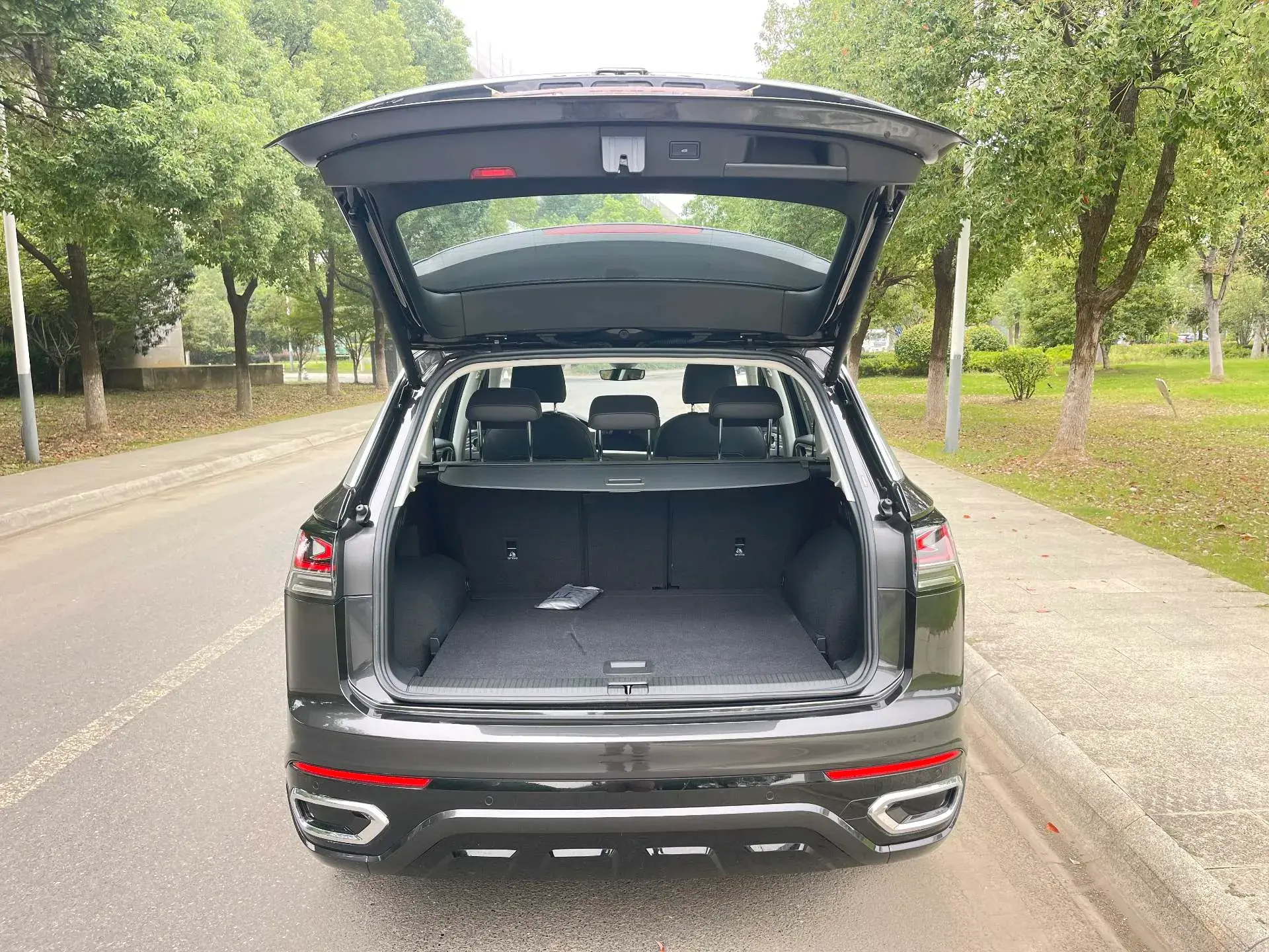 2023 VOLKSWAGEN TAYRON thumbnail 4