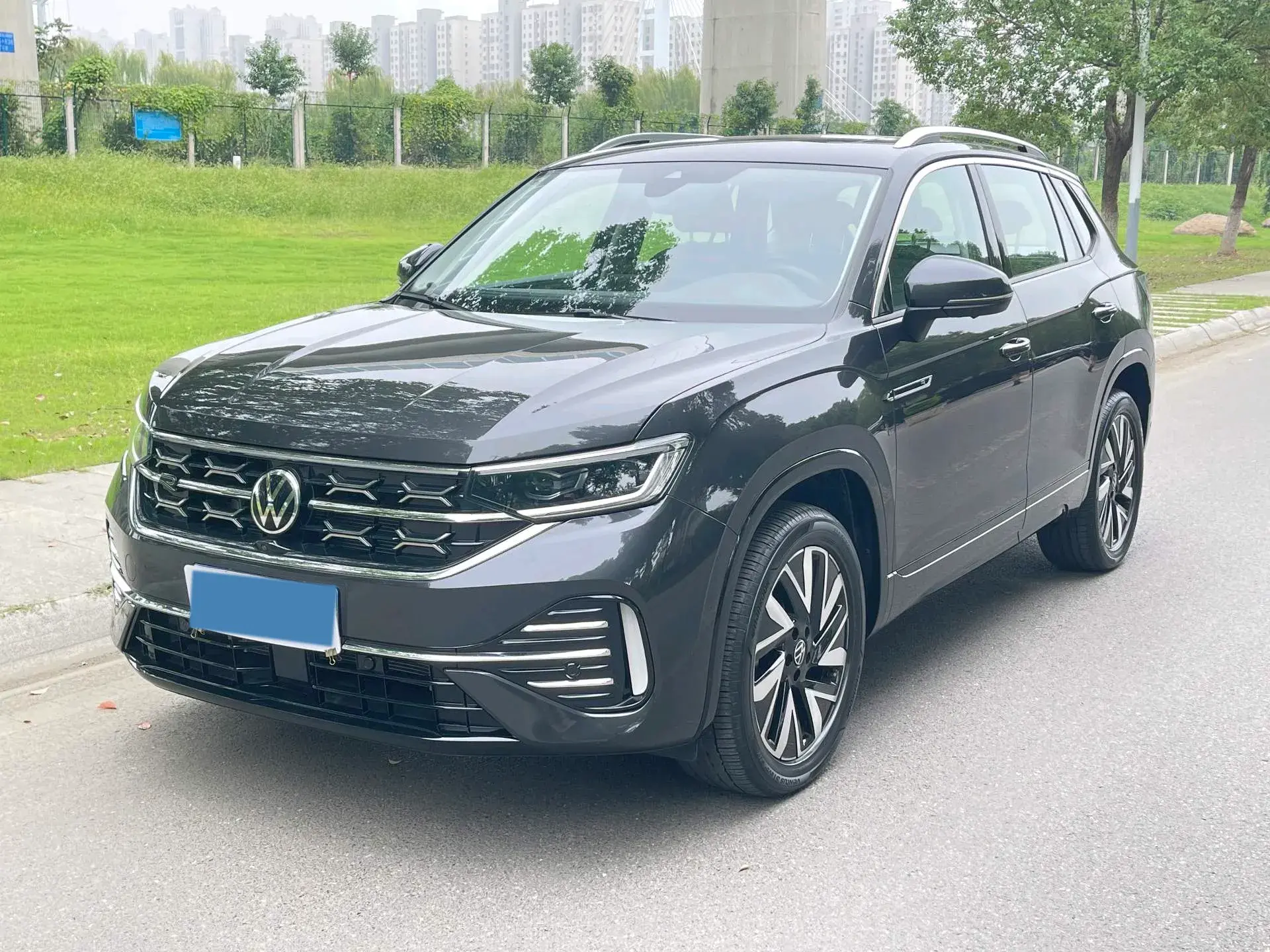 2023 VOLKSWAGEN TAYRON view 1