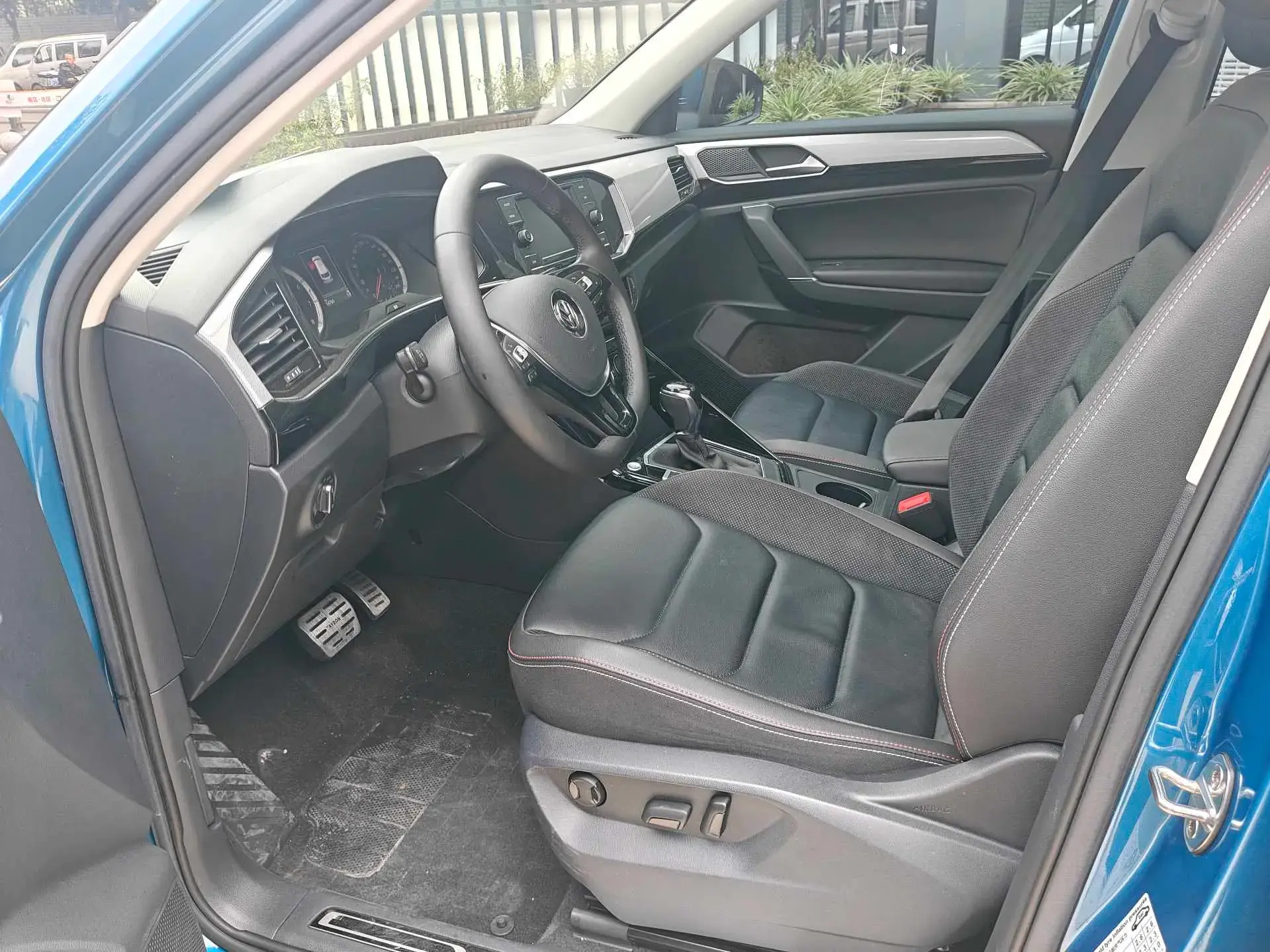 2019 VOLKSWAGEN TAYRON thumbnail 3