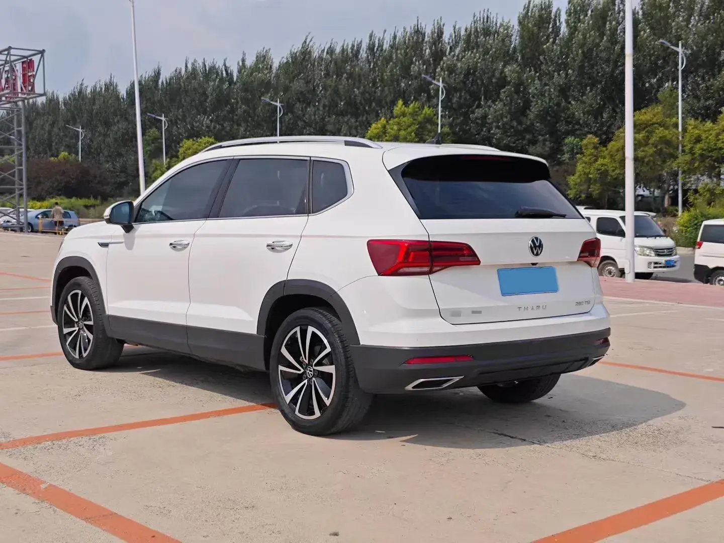 2021 VOLKSWAGEN THARU thumbnail 4