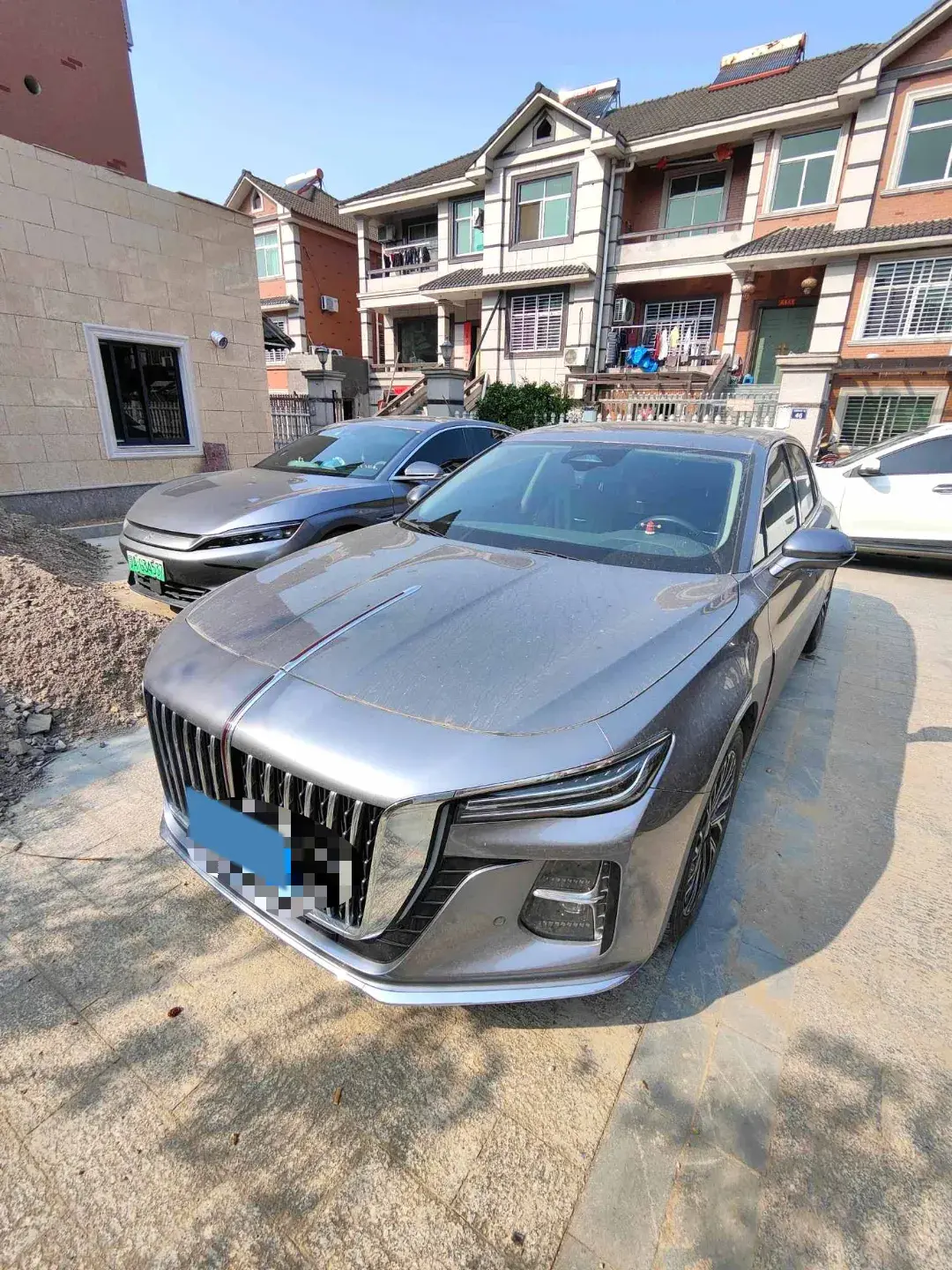 2023 HONGQI H5 view 1