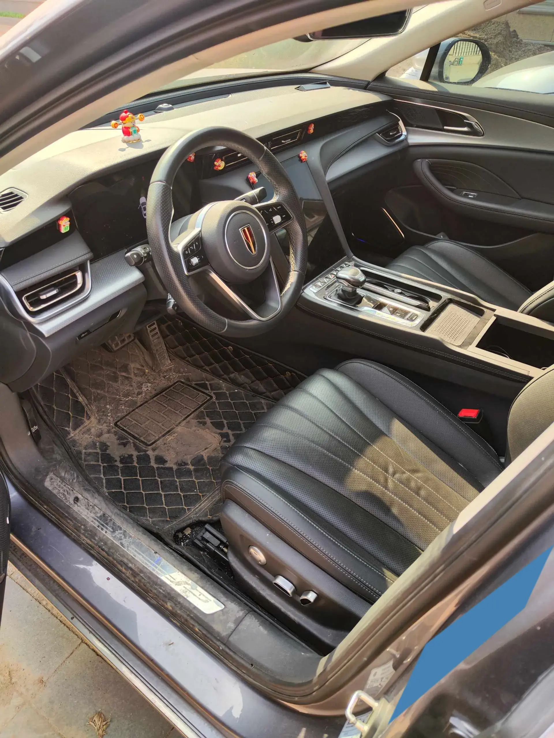 2023 HONGQI H5 thumbnail 4