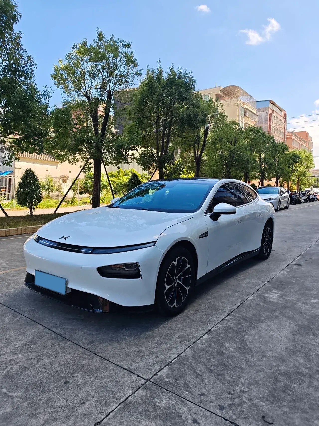 2022 XPENG P7 view 1