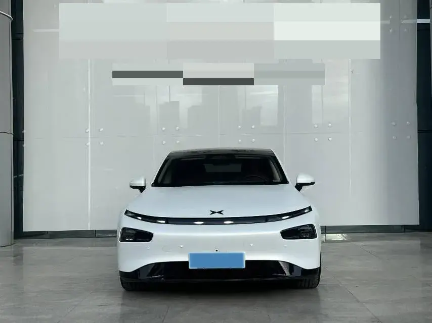 2023 XPENG P7 thumbnail 2