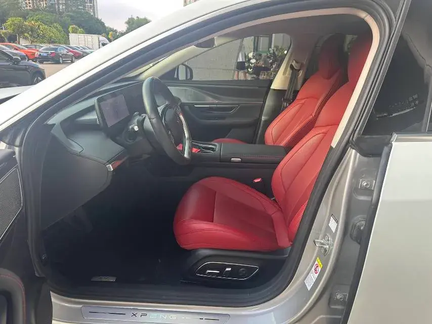 2023 XPENG P7 thumbnail 4