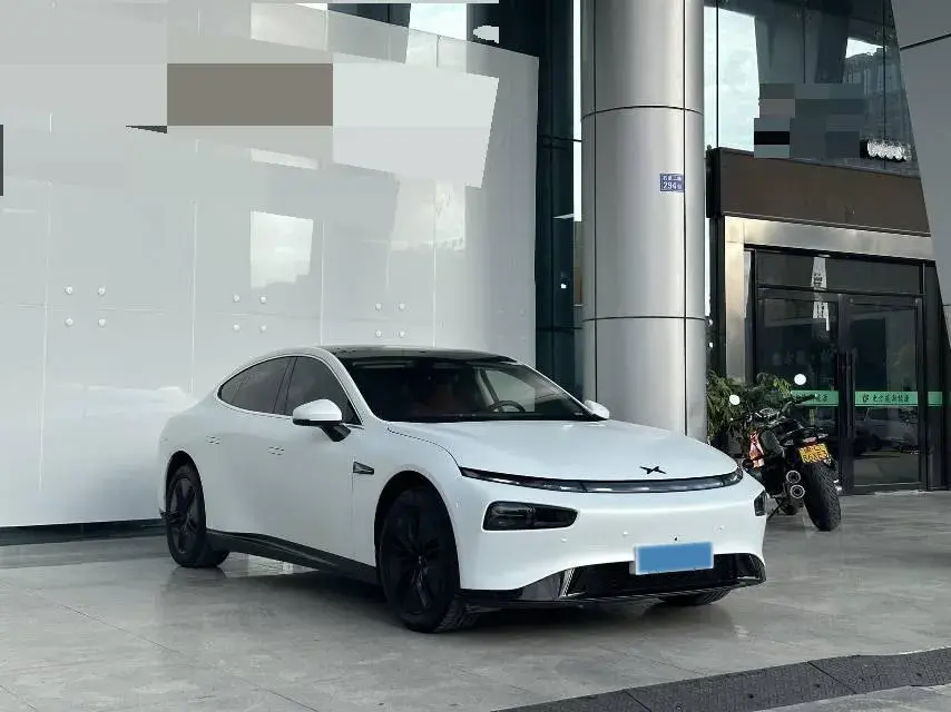 2023 XPENG P7 thumbnail 3