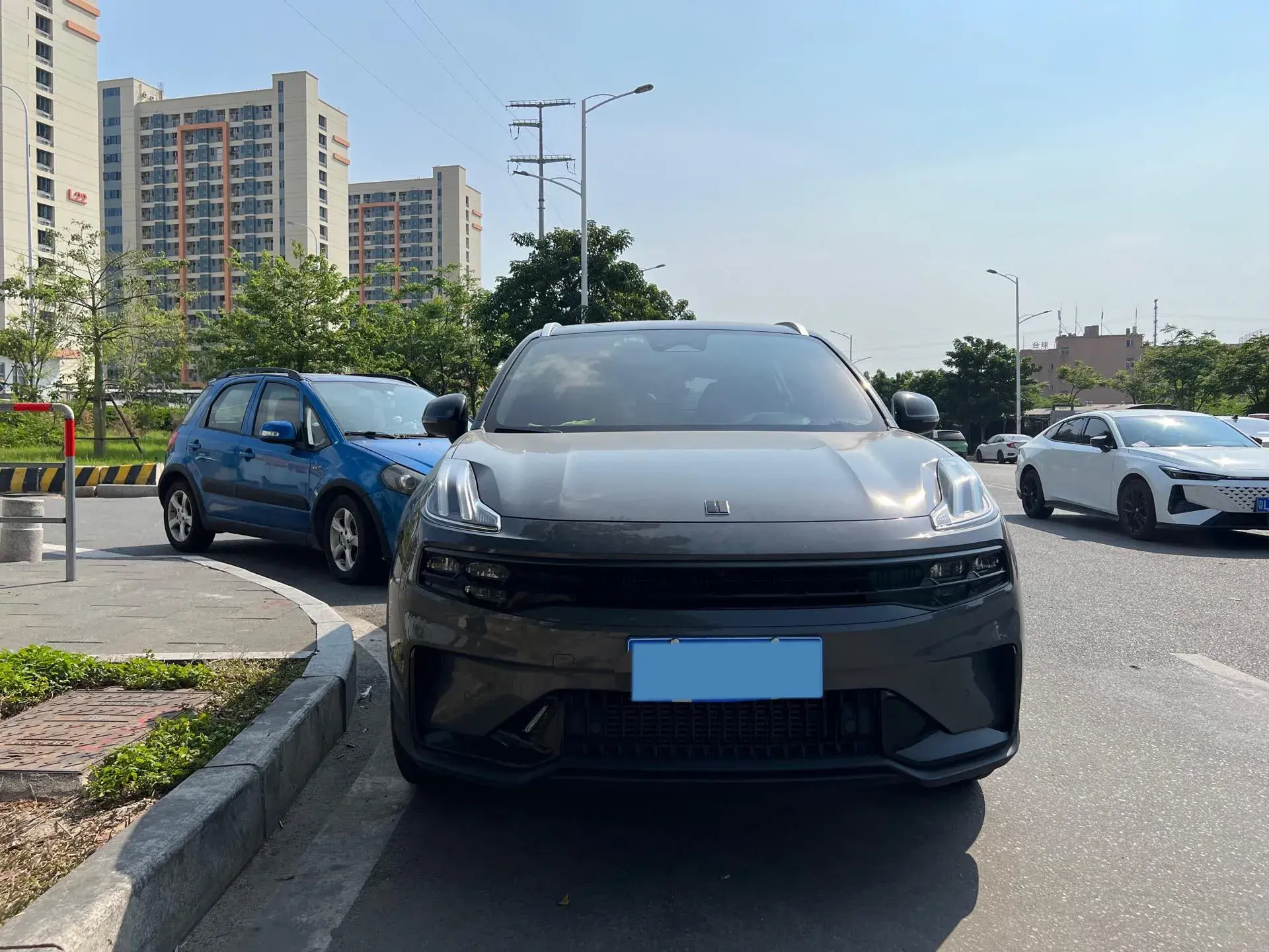 2023 LYNK&CO 06 thumbnail 2