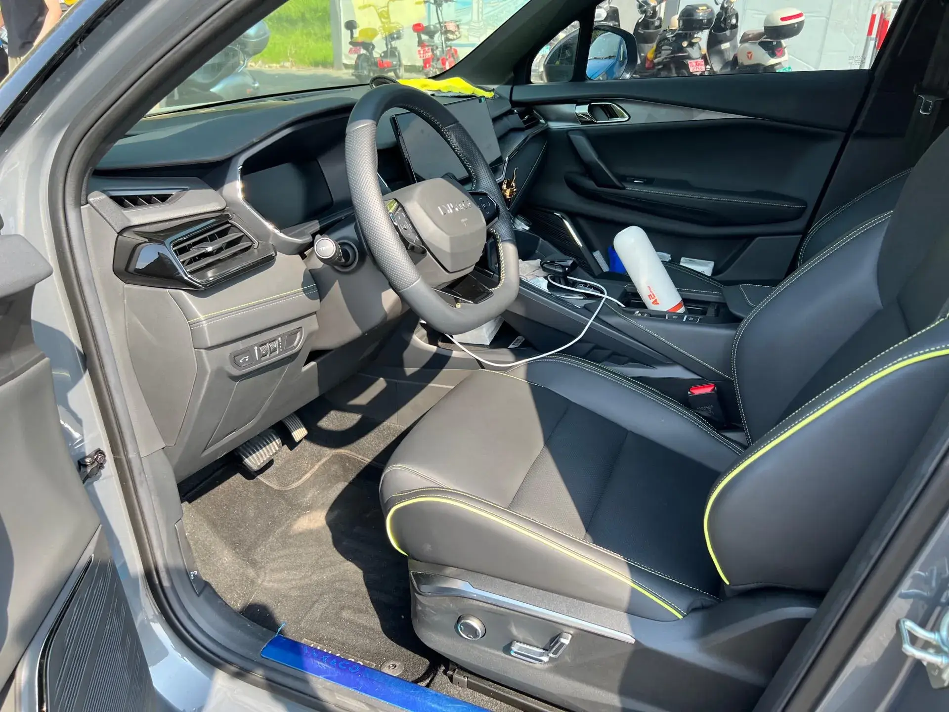 2023 LYNK&CO 06 thumbnail 4