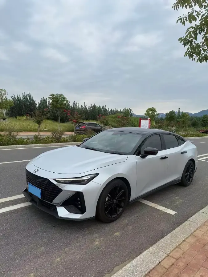 2022 ChangAn UNI-V 1.5T 188HP L4 7DCT