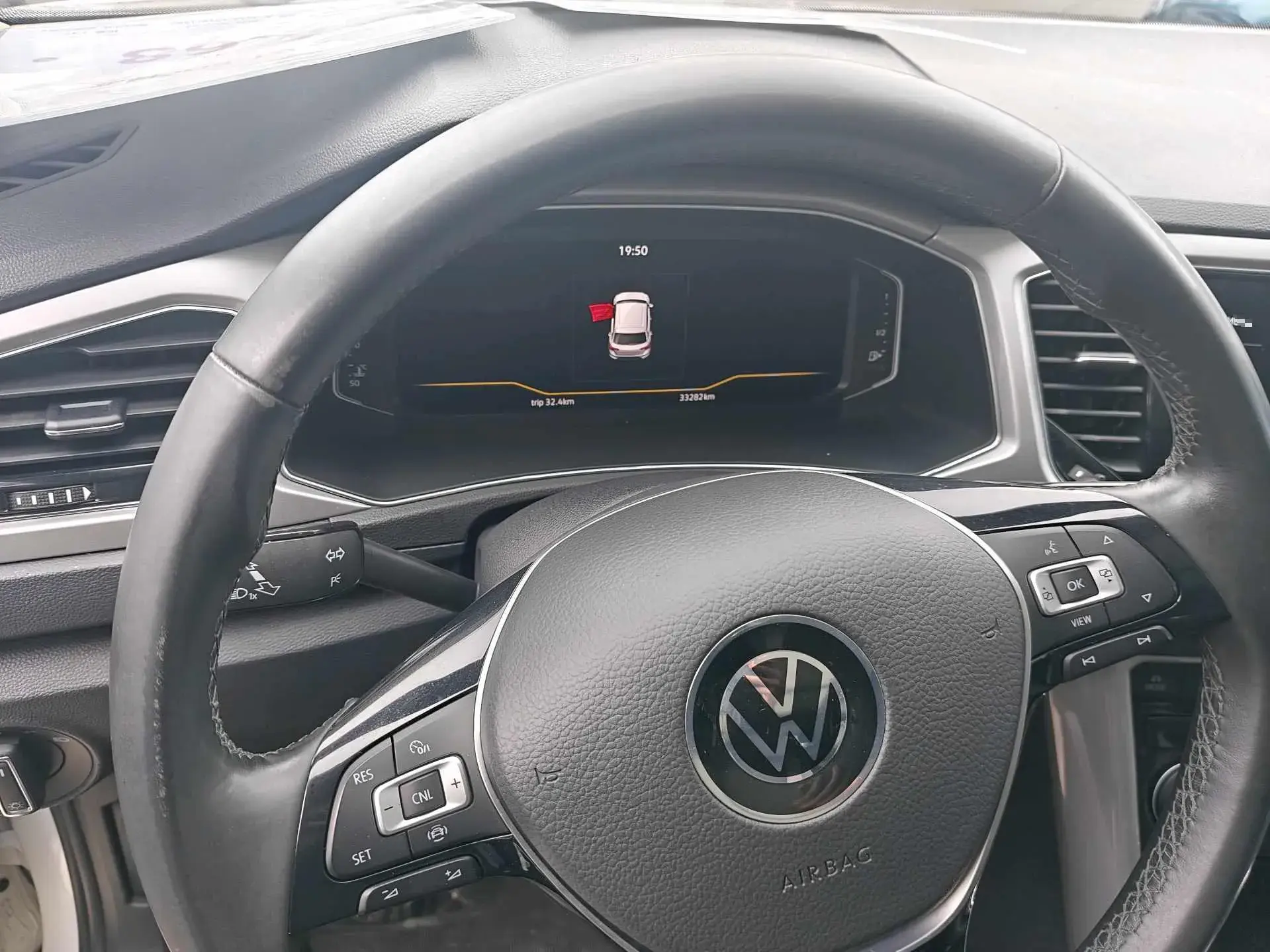 2022 VOLKSWAGEN T-ROC thumbnail 3