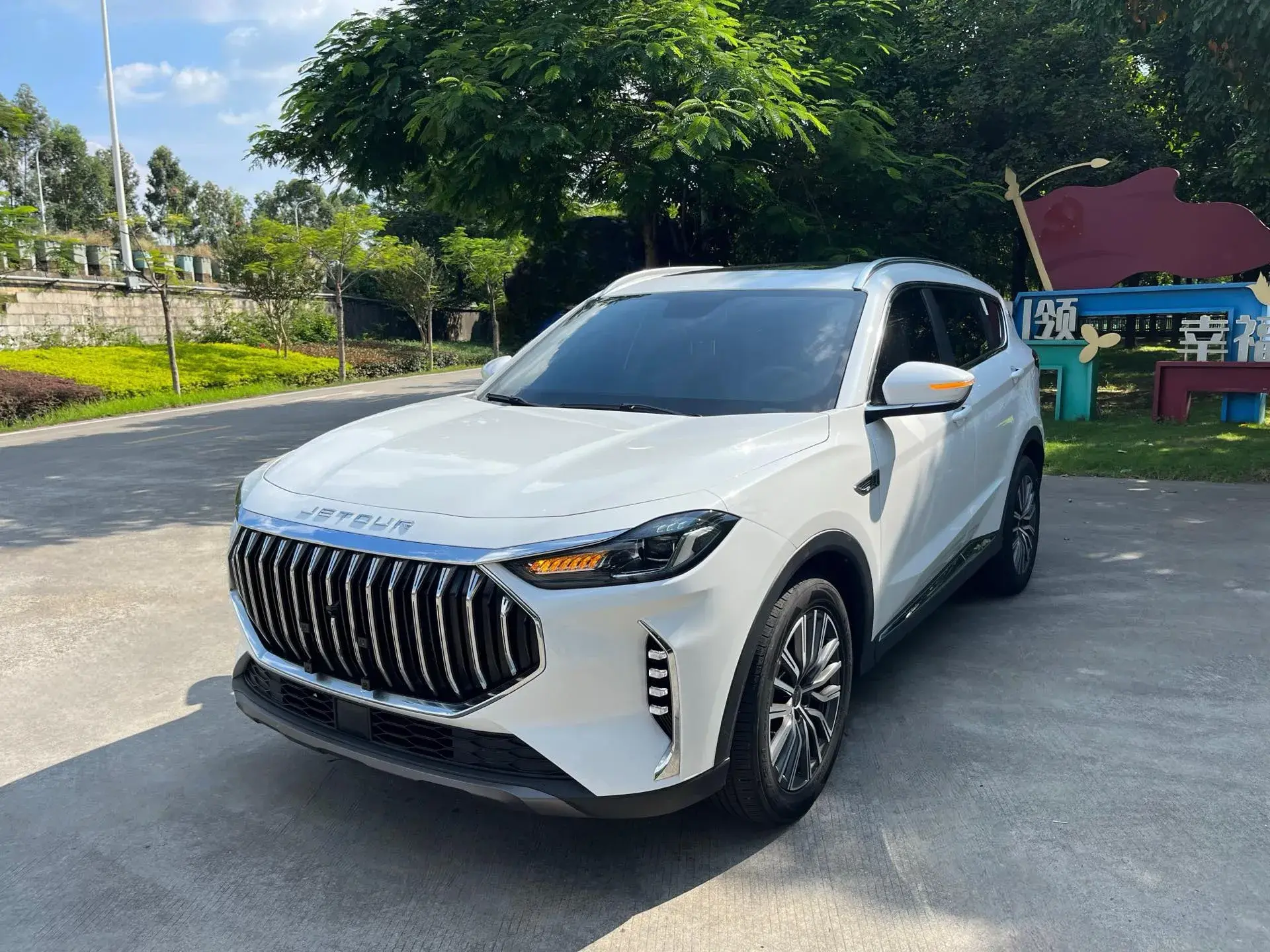 2023 JETOUR X70 view 1