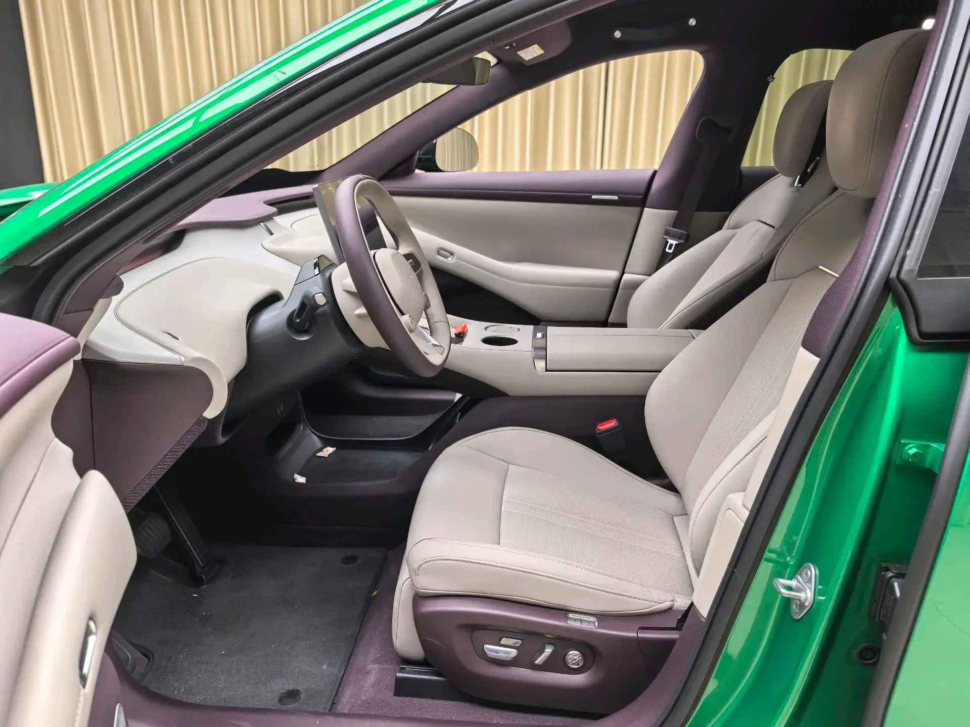 2025 MI YU7 thumbnail 3