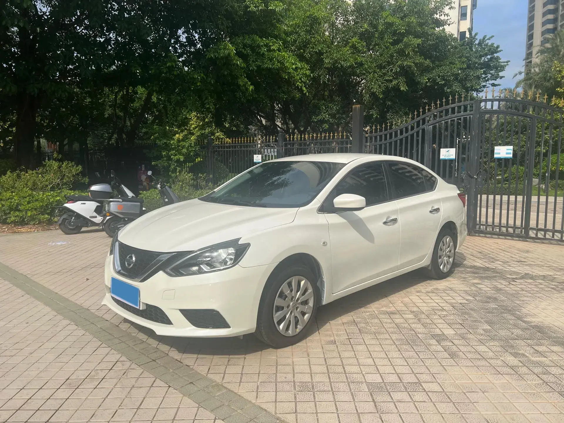 2022 NISSAN SYLPHY view 1