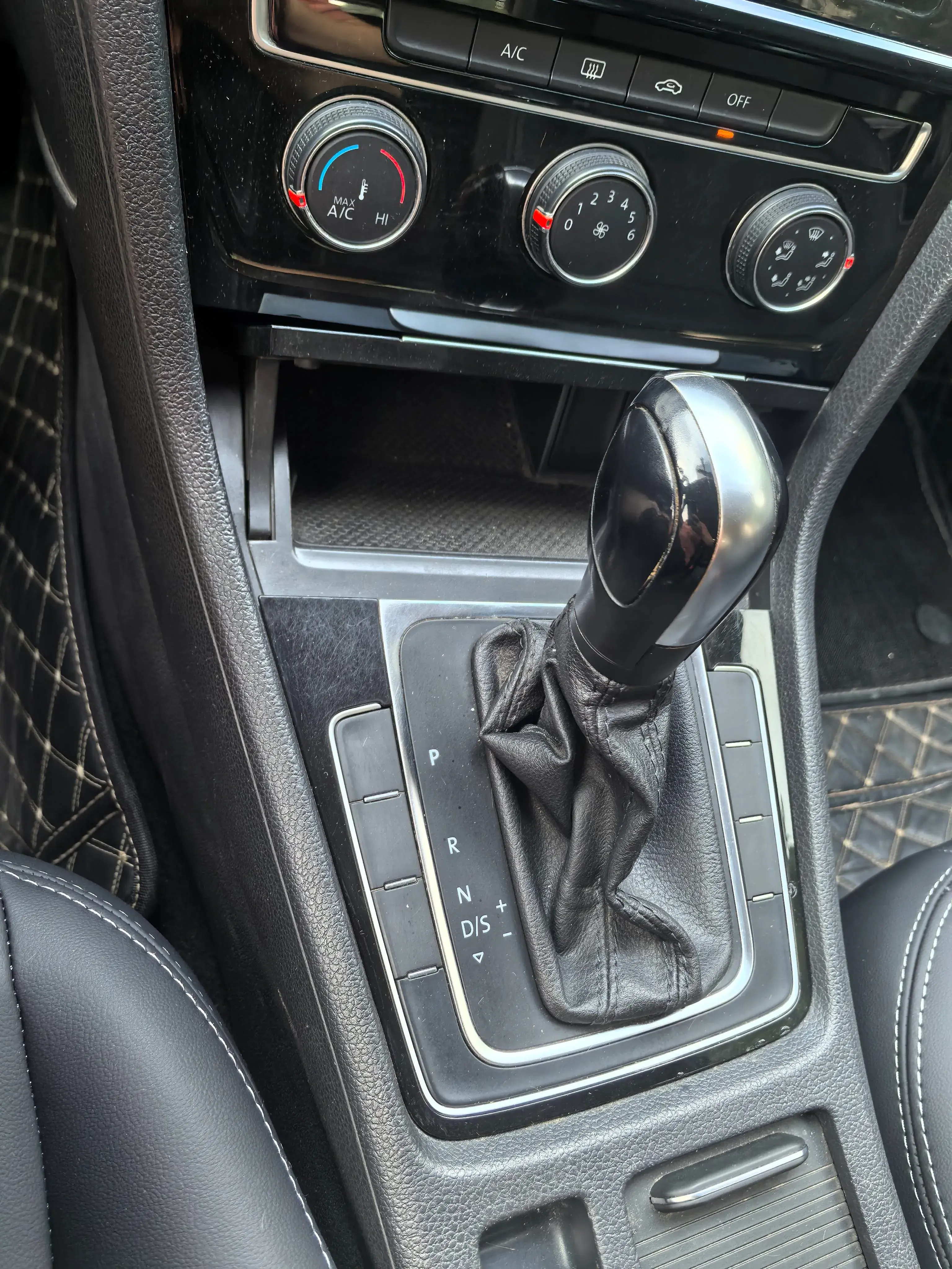 2019 VOLKSWAGEN GOLF thumbnail 3