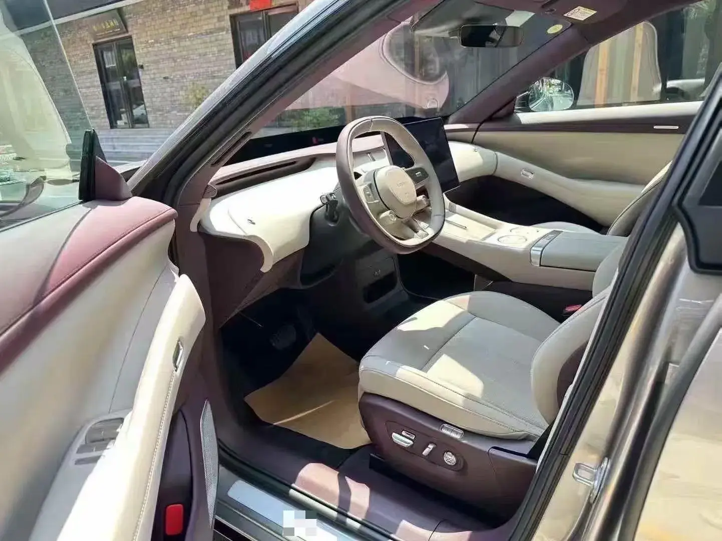 2025 MI YU7 thumbnail 4